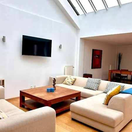 Apartment Down Town Spacious Duplex With Private Parking & Game *